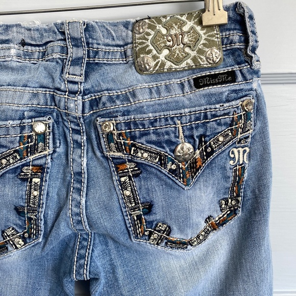 Miss Me Denim - Miss Me 25 Mid Rise Boot Light Wash with Colorful Embroidery